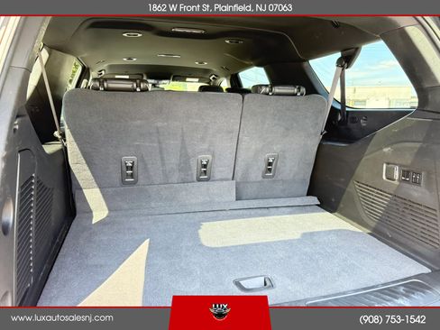 Used 2022 GMC Yukon XL SLT w/ SLT Luxury Package AWD/4WD image 38