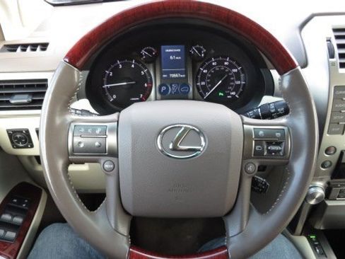 Used 2013 Lexus GX 460 image 22