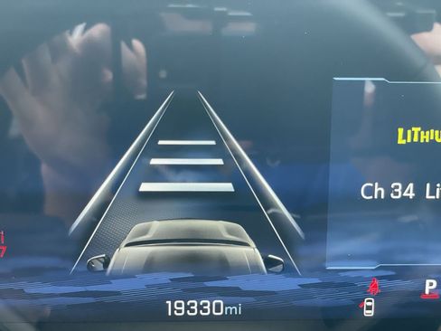 Used 2025 Chevrolet Equinox LT w/ Safety and Technology Package FWD image 13