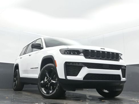 New 2026 Jeep Grand Cherokee L Limited w/ Limited Altitude Package AWD/4WD image 31