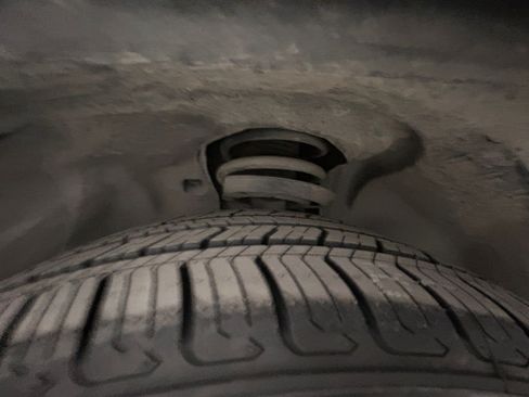 Used 2019 Jeep Cherokee Latitude w/ Popular Appearance Group FWD image 22
