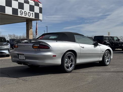 Used 2002 Chevrolet Camaro Z28 w/ SS Performance/Appearance Pkg RWD image 7