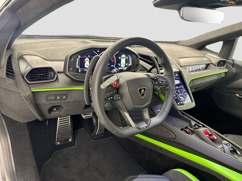Used 2026 Lamborghini Revuelto image 9