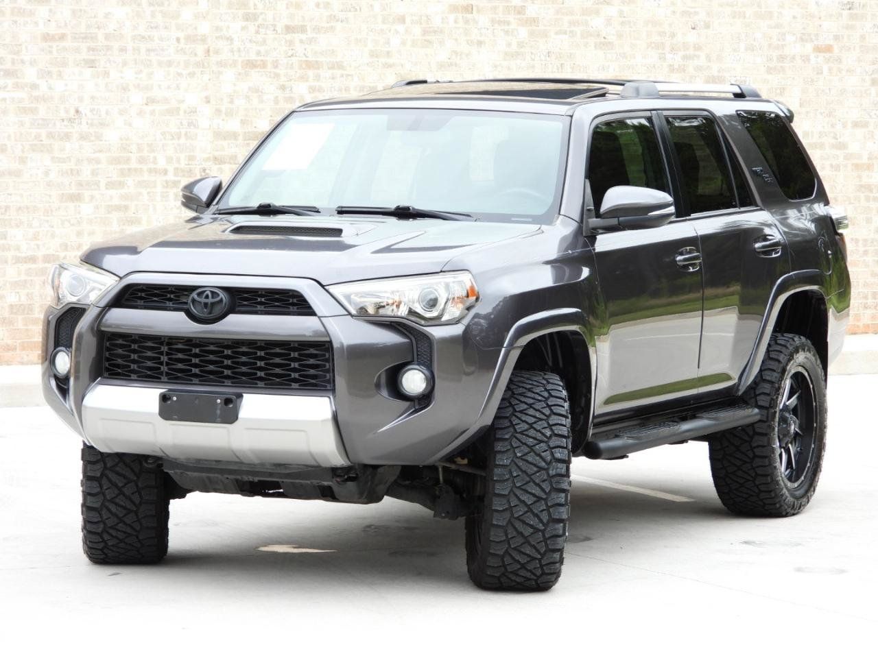 Used 2018 Toyota 4Runner TRD Off-Road Premium AWD/4WD image 28