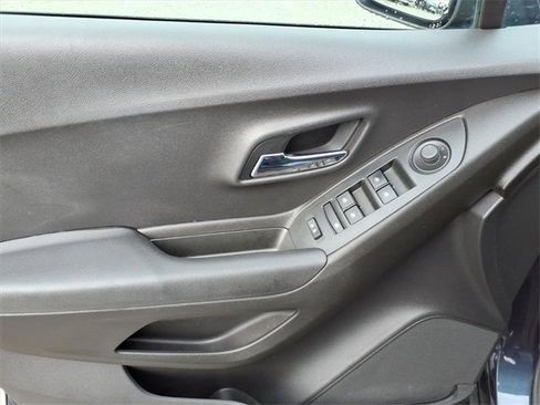 Used 2019 Chevrolet Trax LT image 3