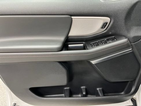 Used 2025 Ford Expedition Active AWD/4WD image 23