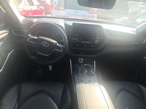 Used 2023 Toyota Highlander XLE FWD image 10