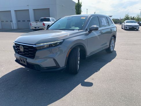 Used 2025 Honda CR-V EX image 5