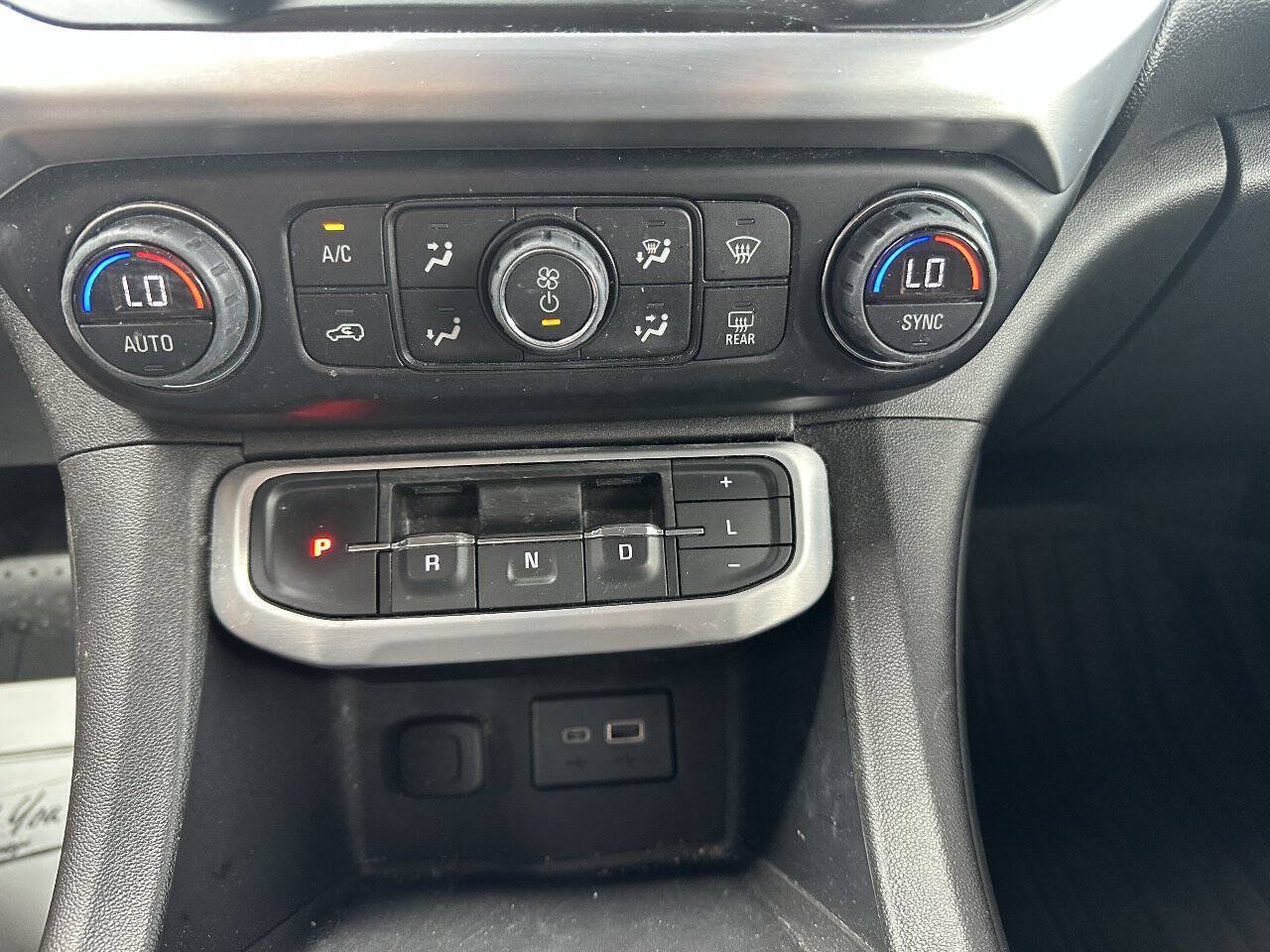 Used 2020 GMC Acadia SLT AWD/4WD image 12