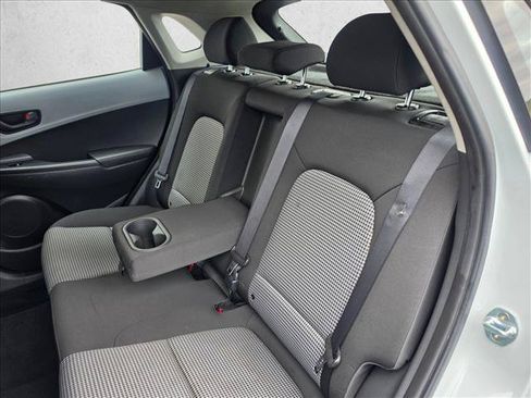 Used 2018 Hyundai Kona SE FWD image 17