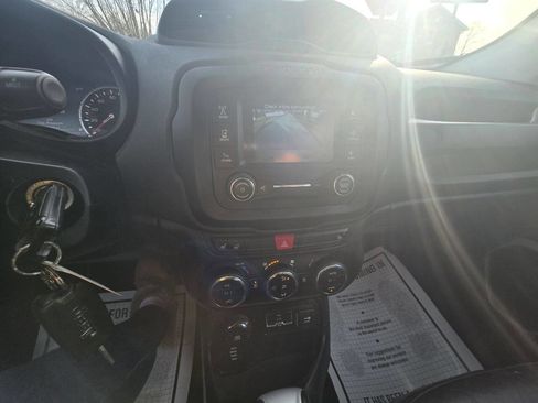 Used 2015 Jeep Renegade Limited image 14