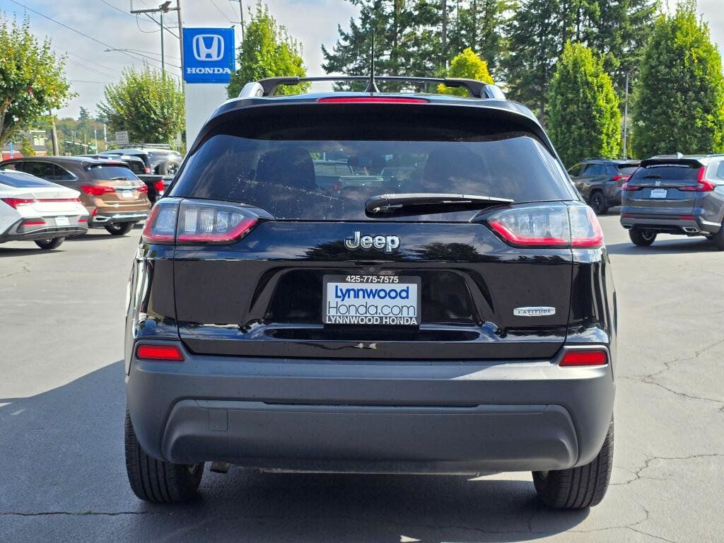 Used 2019 Jeep Cherokee Latitude w/ Cold Weather Group FWD image 14