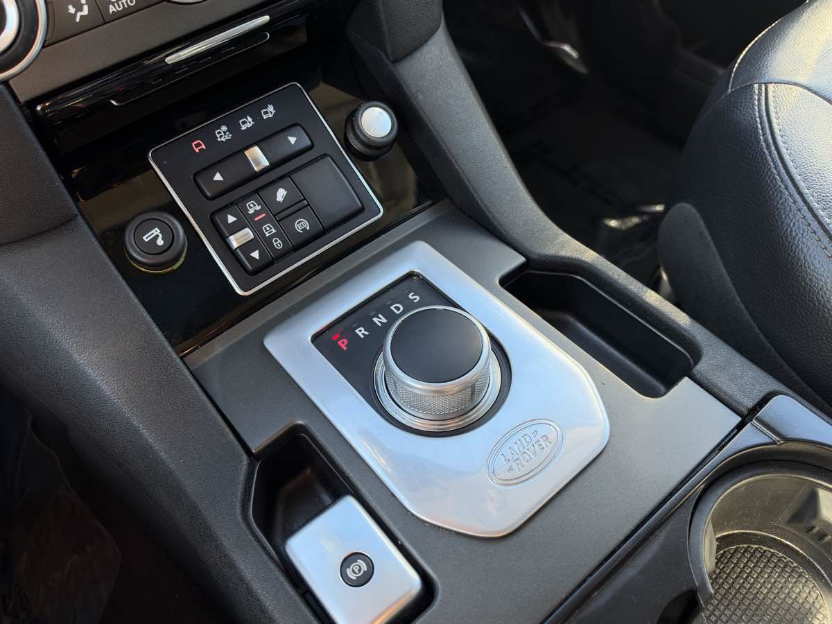 Used 2015 Land Rover LR4 HSE AWD/4WD image 18