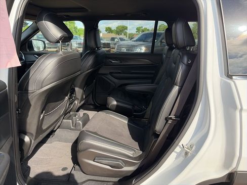 Used 2023 Jeep Grand Cherokee L Laredo image 8