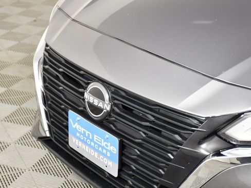 Used 2024 Nissan Altima 2.5 SV FWD image 11