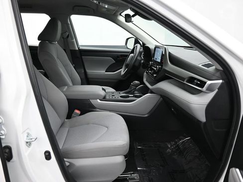 Used 2023 Toyota Highlander L FWD image 36
