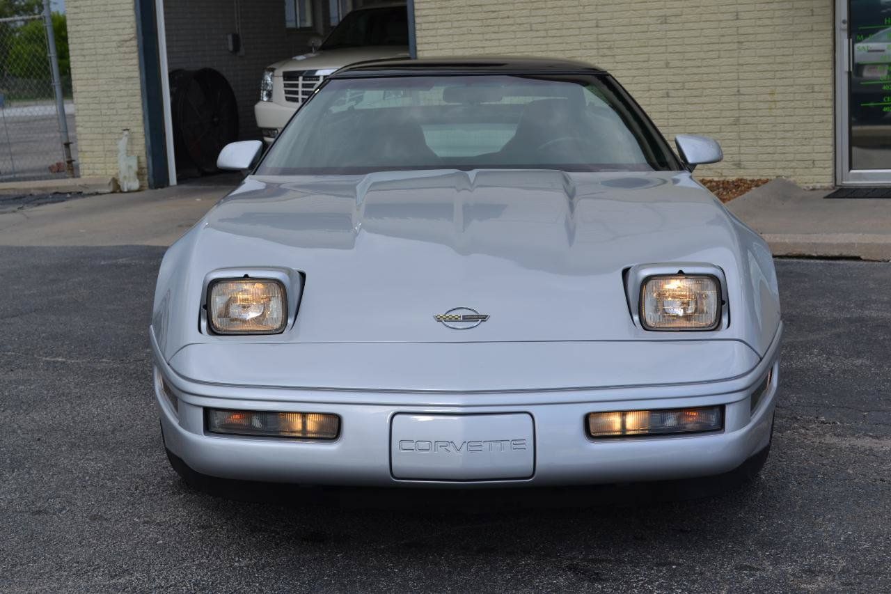 Used 1996 Chevrolet Corvette Coupe RWD image 4