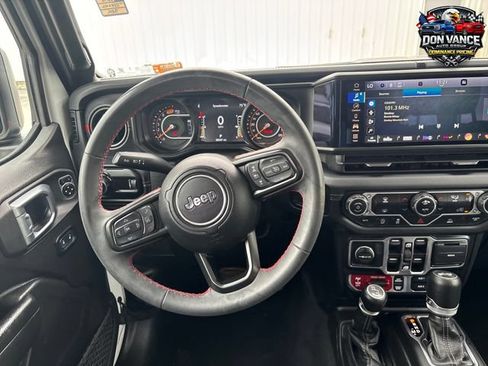 Used 2024 Jeep Wrangler Unlimited Rubicon AWD/4WD image 14