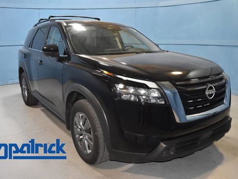 Certified 2025 Nissan Pathfinder SV image 1