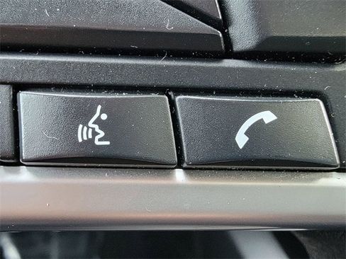 Used 2020 Nissan Versa SV image 6