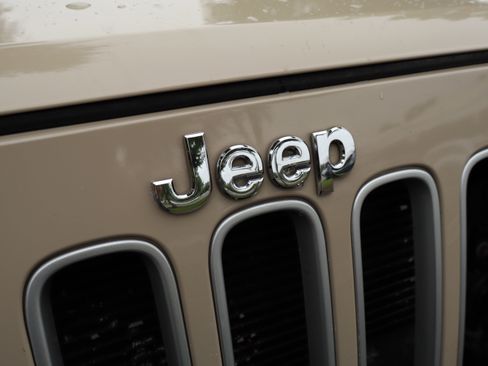 Used 2016 Jeep Wrangler Unlimited Sahara w/ Dual Top Group AWD/4WD image 49