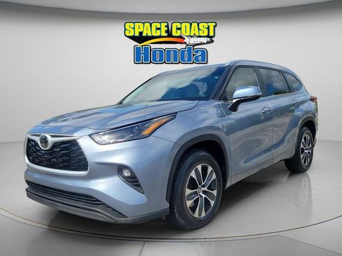 Used 2023 Toyota Highlander XLE image 10