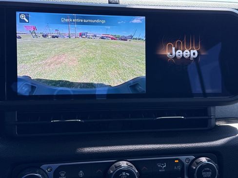 Used 2024 Jeep Gladiator Sport AWD/4WD image 28