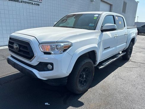 Used 2022 Toyota Tacoma SR5 w/ Technology Package RWD image 1