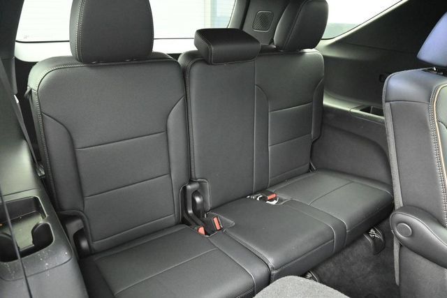 Used 2026 Chevrolet Traverse High Country w/ LPO, Floor Liner Package AWD/4WD image 19