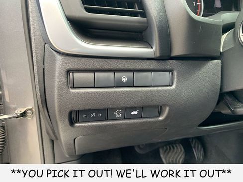 Used 2024 Nissan Rogue SV FWD image 13