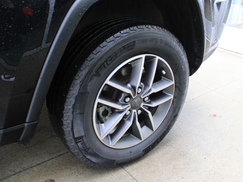 Used 2021 Jeep Grand Cherokee Limited image 12