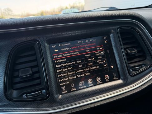 Used 2015 Dodge Challenger SRT w/ Technology Group image 38