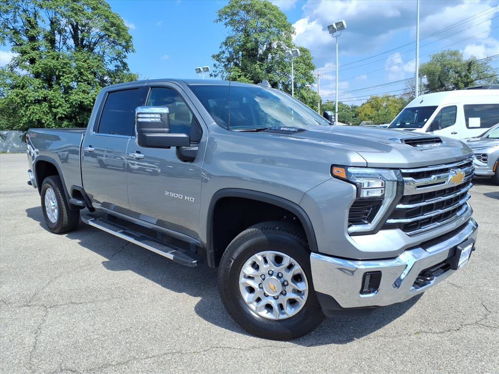 Used 2026 Chevrolet Silverado 2500 LTZ AWD/4WD image 2