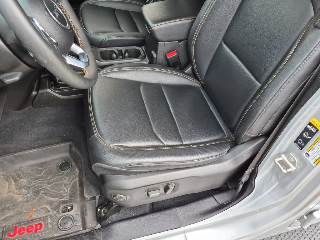 Used 2024 Jeep Wrangler Unlimited Sahara w/ Safety Group AWD/4WD image 16