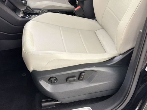 Used 2021 Volkswagen Tiguan SE R-Line image 14