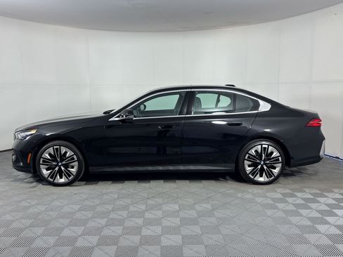 Used 2026 BMW 530i RWD image 2