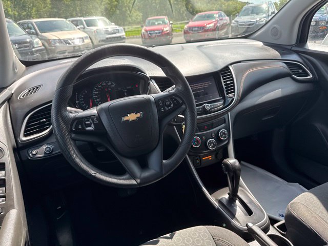 Used 2022 Chevrolet Trax LS w/ Tint and Cruise Package FWD image 12