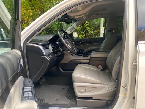 Used 2018 Chevrolet Suburban LT image 14