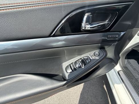 Used 2022 Nissan Maxima SR w/ Sport Mat Group FWD image 13