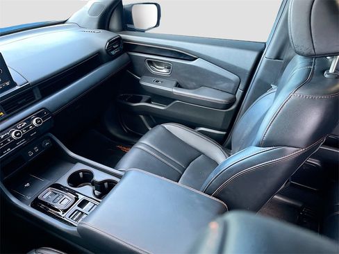 Used 2025 Honda Pilot TrailSport image 22
