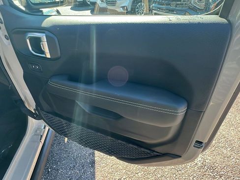 Used 2022 Jeep Wrangler Unlimited Rubicon 4xe w/ Cold Weather Group AWD/4WD image 15