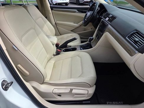 Used 2018 Volkswagen Passat 2.0T SE FWD image 15