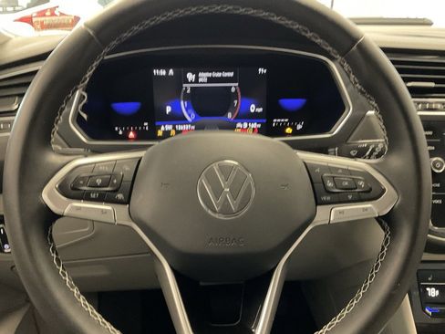 Used 2023 Volkswagen Tiguan SE image 11