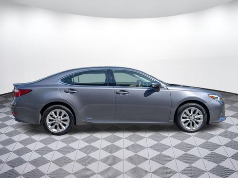 Used 2013 Lexus ES 300h w/ Luxury Pkg FWD image 6