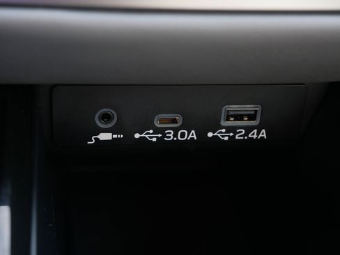 Used 2025 Subaru Outback Premium image 32