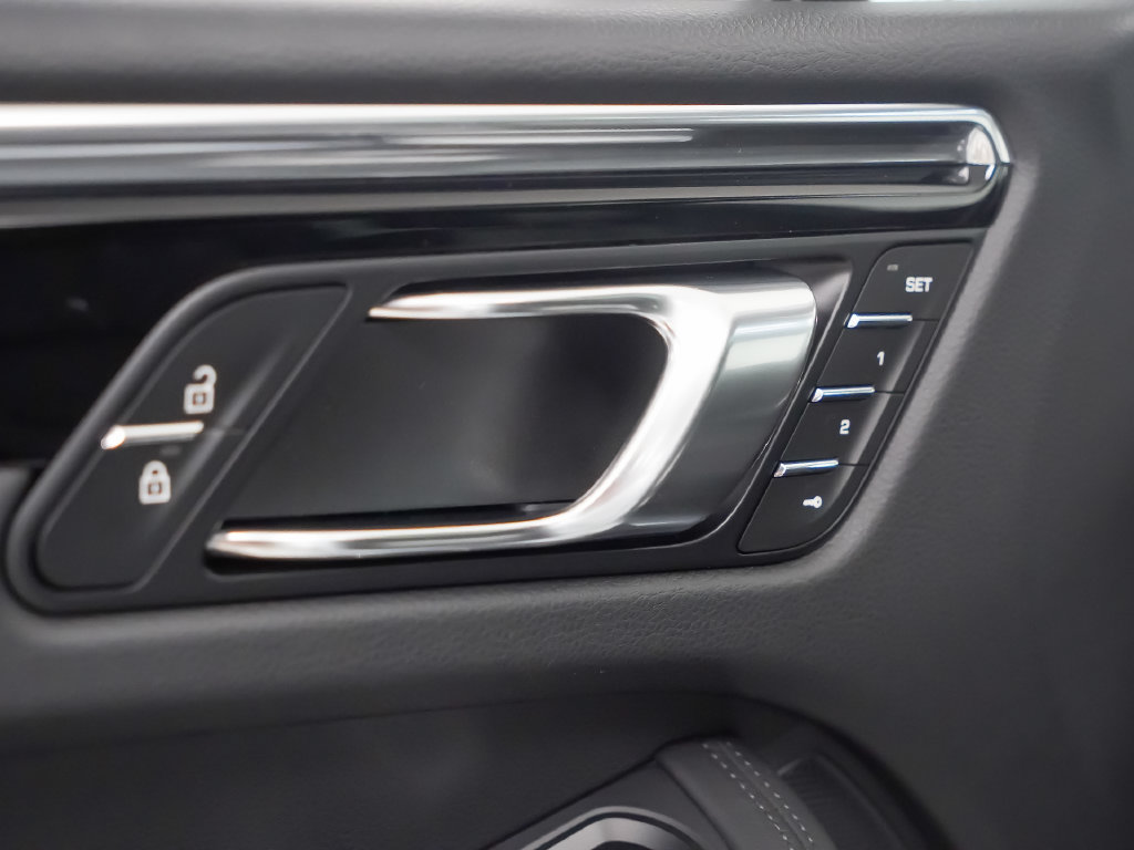Certified 2026 Porsche Macan Turbo AWD/4WD image 22