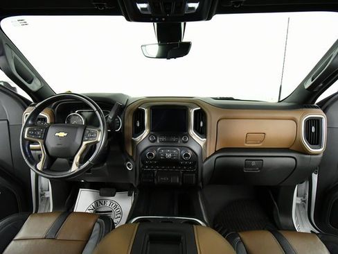 Used 2022 Chevrolet Silverado 3500 High Country w/ Technology Package image 19
