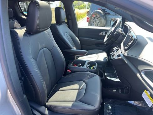 New 2026 Chrysler Pacifica Select FWD image 12