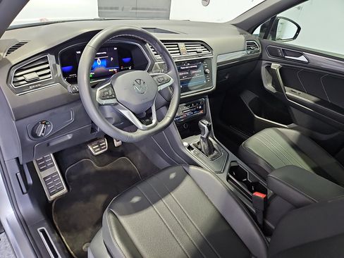 Certified 2023 Volkswagen Tiguan SE R-Line FWD image 12
