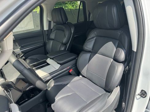 New 2025 Lincoln Navigator L Reserve image 29